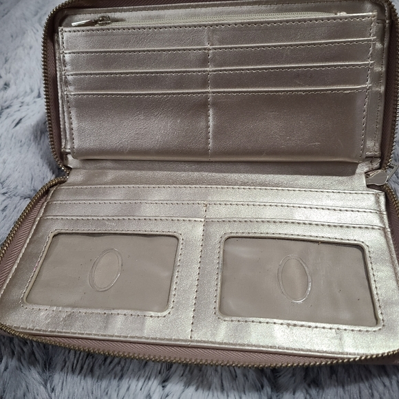 Guess Wallet - Picture 3 of 3